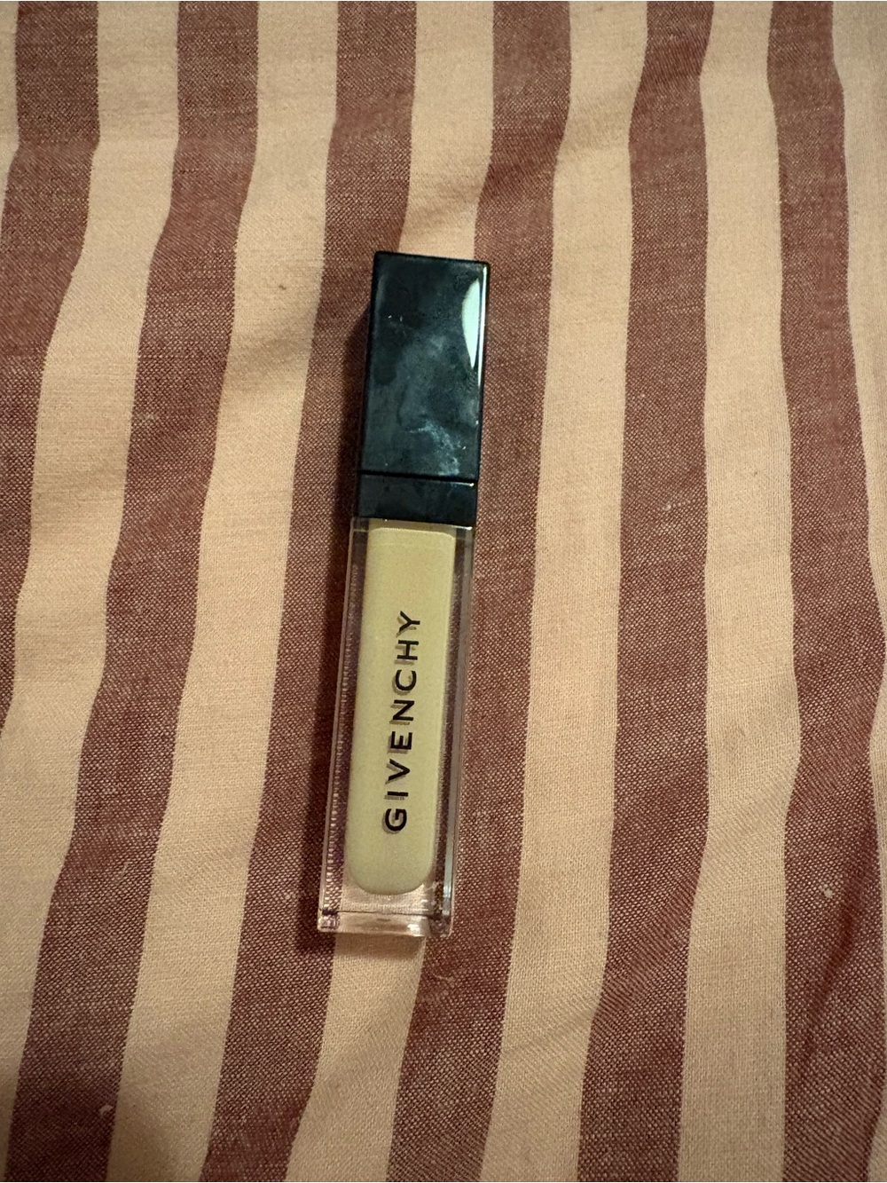 Givenchy Long-Wear Concealer - W245
